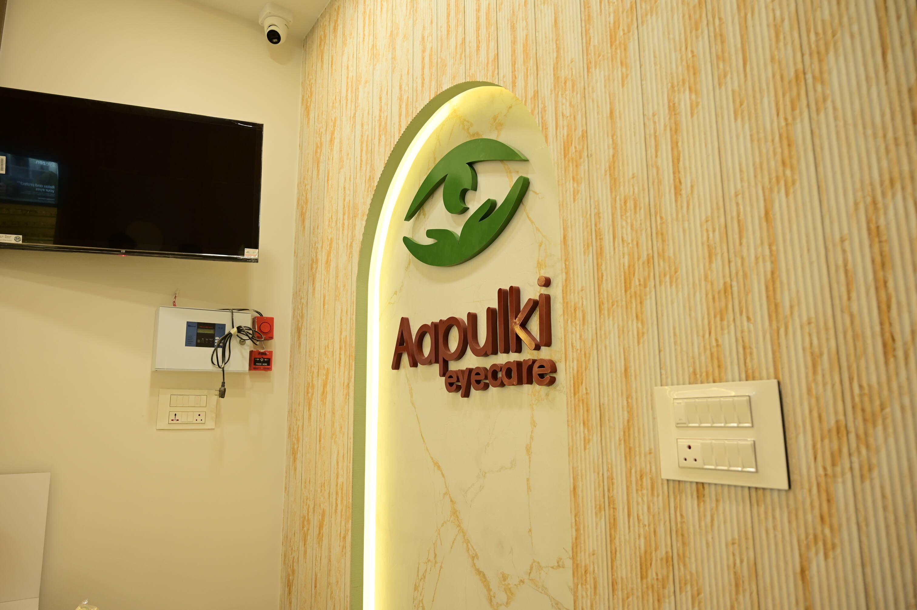 Patient eye examination inside Aapulki Eye Care clinic